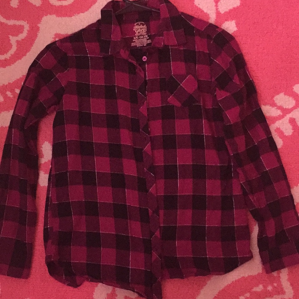 I am selling a cute sweater that does not fit me.